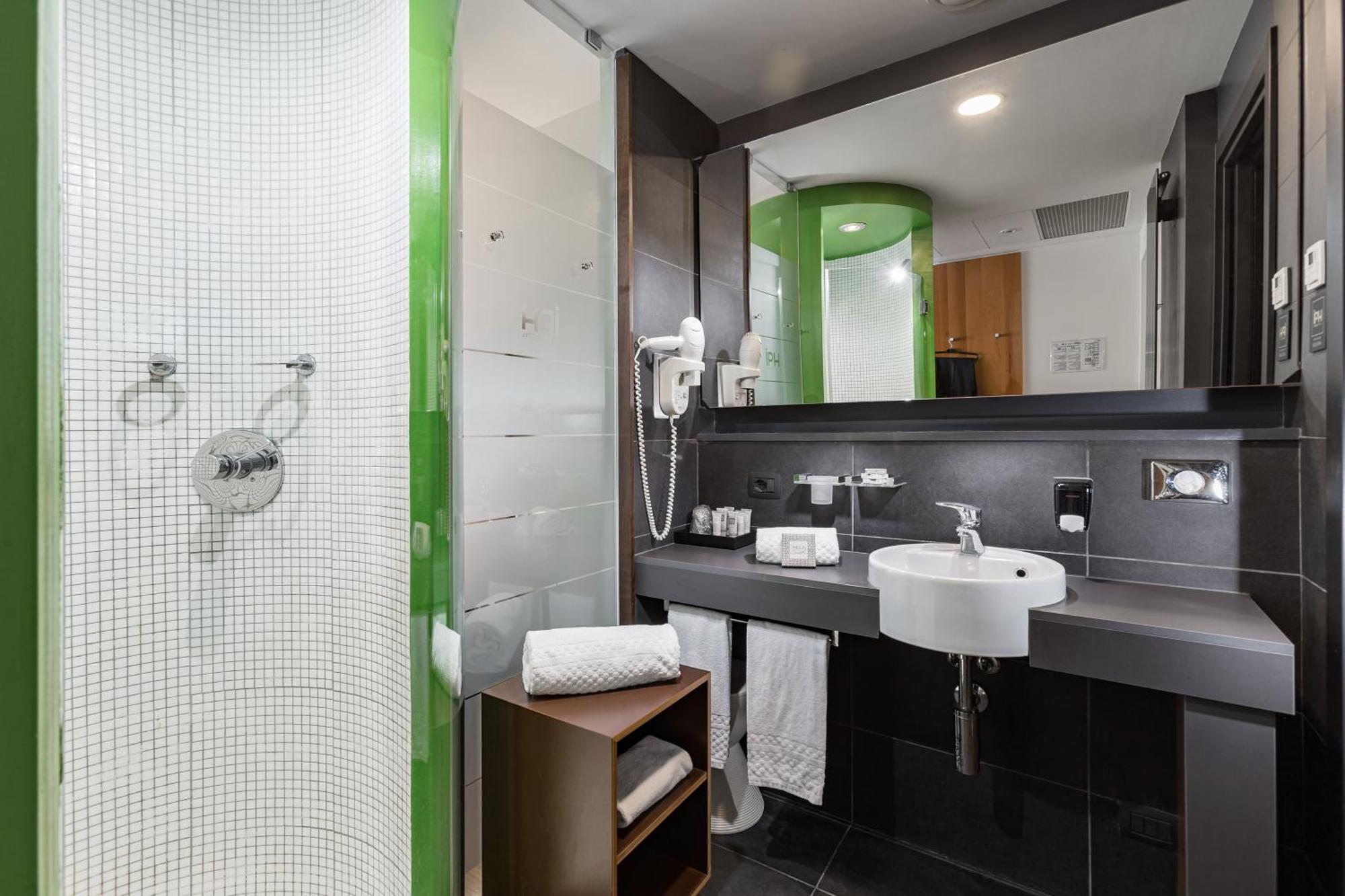 New Ipoint Hotel