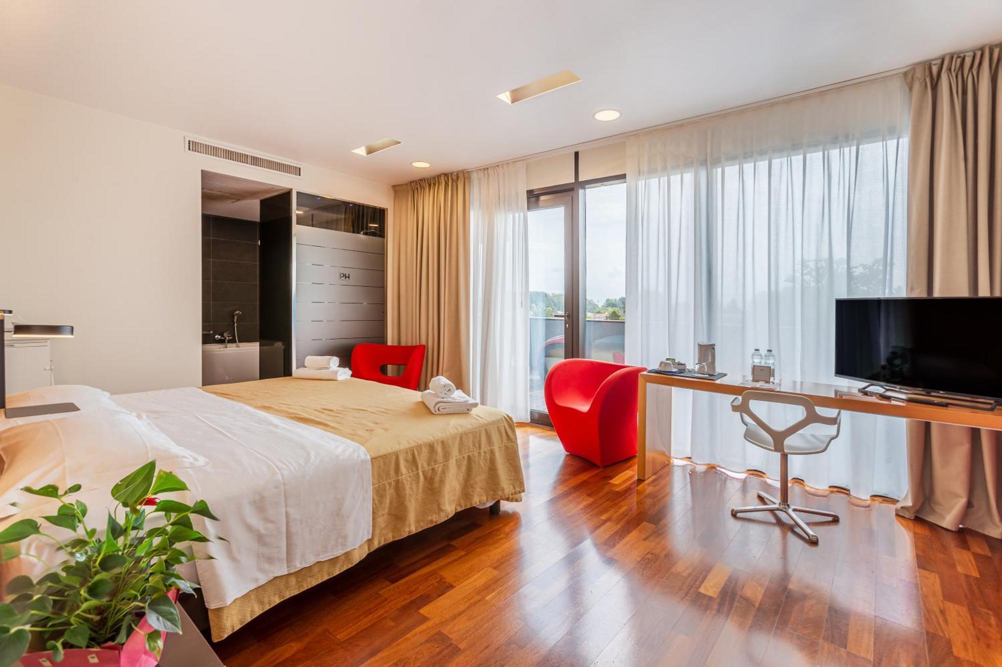 New Ipoint Hotel